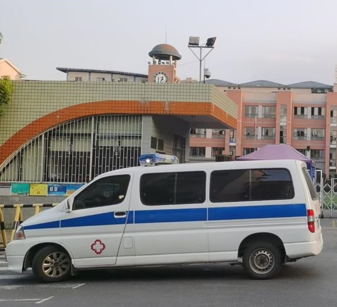 巴青救护车出租护送骨折病人一公里多少钱